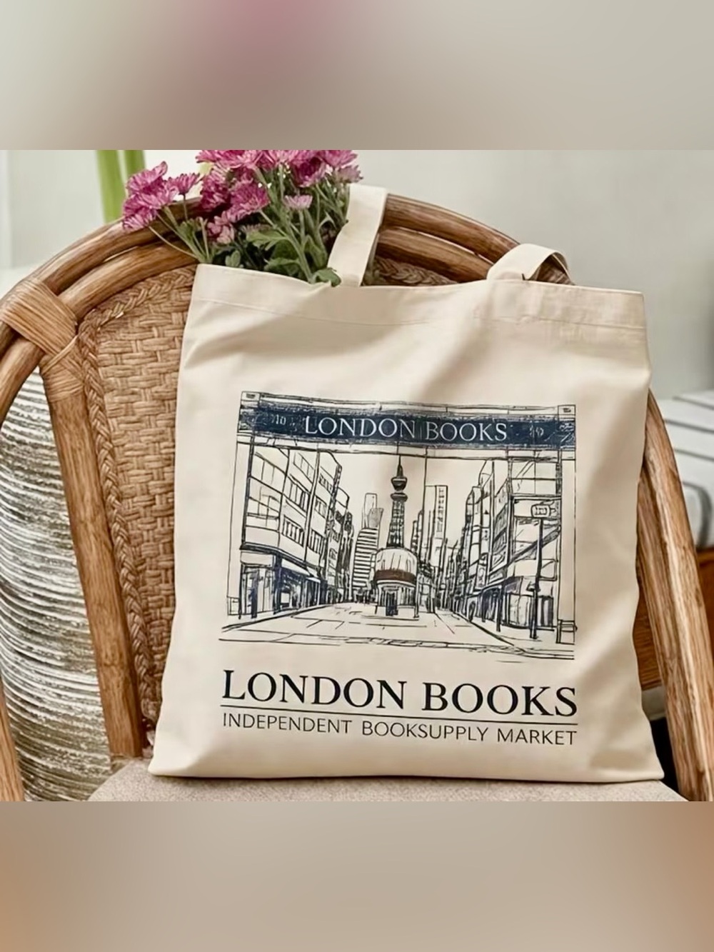 NWOT Canvas London Books Tote Bag in Natural w/Illustration of a London City
